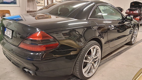 Mercedes-Benz SL500 2 of 5
