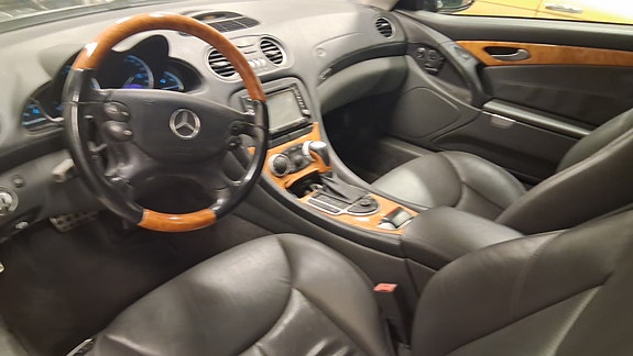 Mercedes-Benz SL500 4 of 5