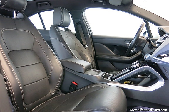 Jaguar I-PACE 10 of 17