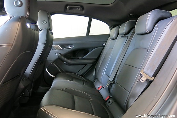 Jaguar I-PACE 8 of 17