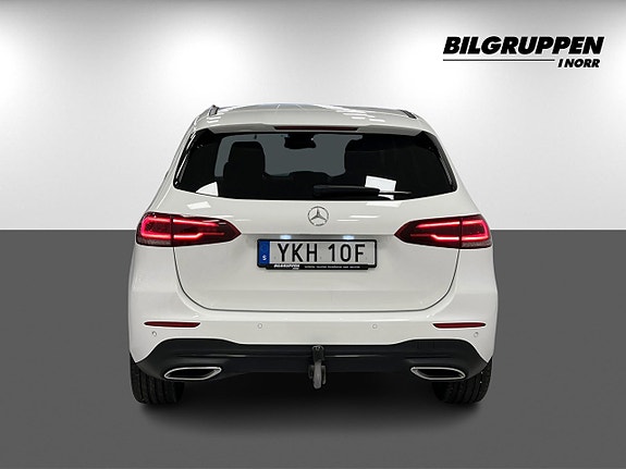 Mercedes-Benz B180 5 of 5