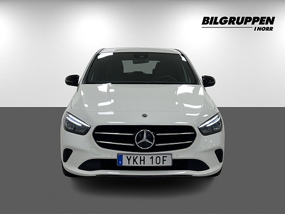 Mercedes-Benz B180 2 of 5