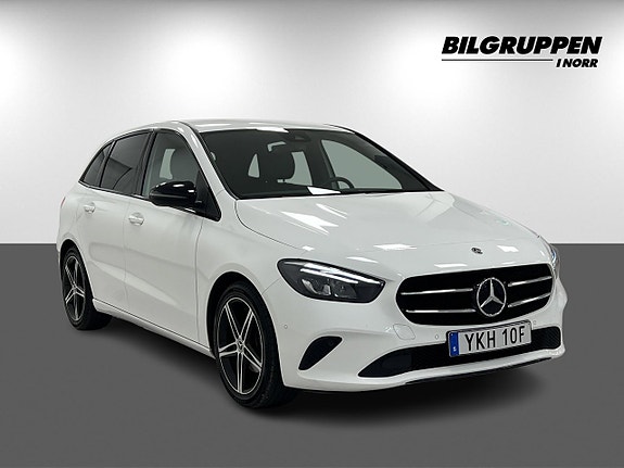 Mercedes-Benz B180 3 of 5