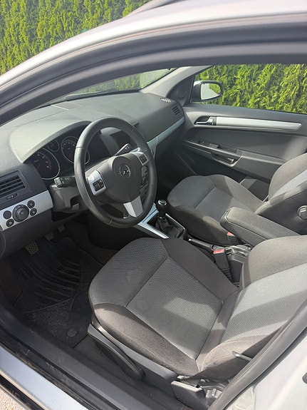 Opel Astra 3 of 5