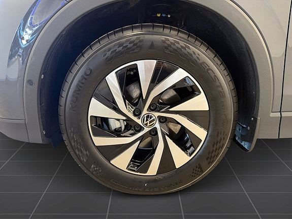 Volkswagen Tiguan 9 of 13