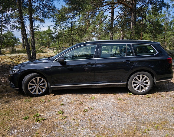 Volkswagen Passat 2 of 5