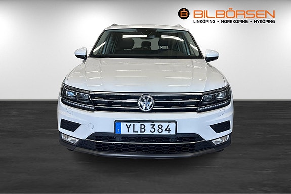 Volkswagen Tiguan 2 of 5