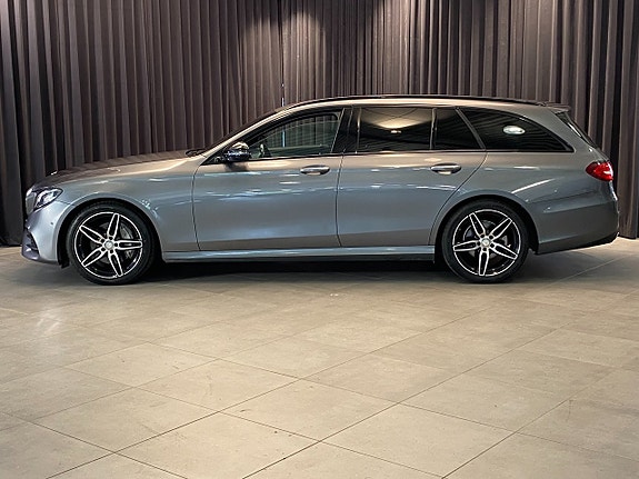 Mercedes-Benz E220 3 of 30