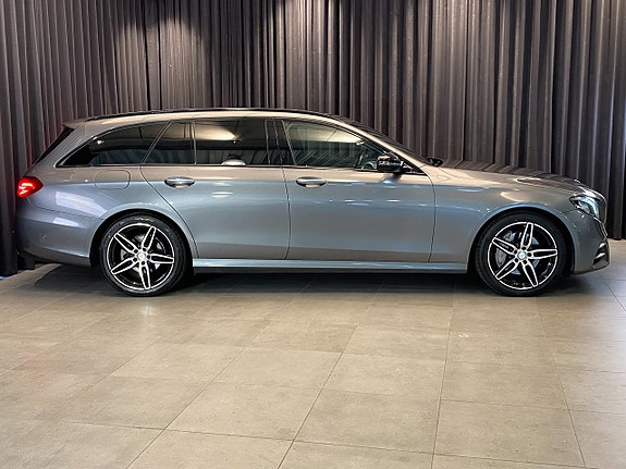 Mercedes-Benz E220 5 of 30