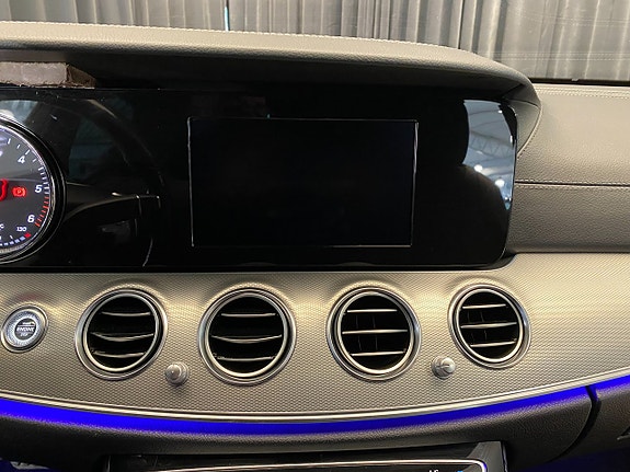 Mercedes-Benz E220 25 of 30