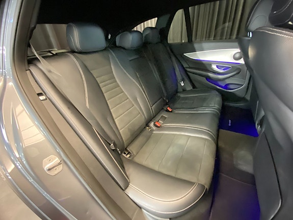 Mercedes-Benz E220 9 of 30