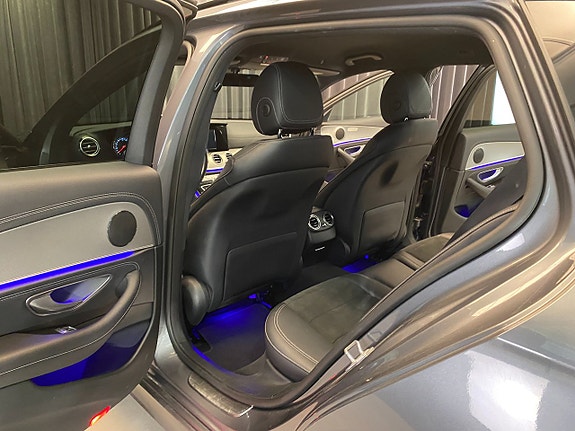 Mercedes-Benz E220 14 of 30