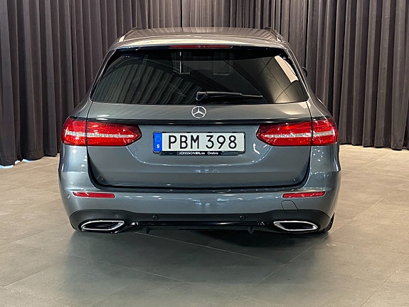 Mercedes-Benz E220 2 of 30