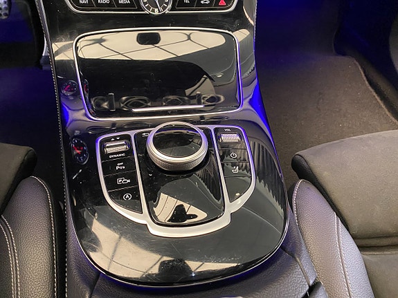Mercedes-Benz E220 26 of 30
