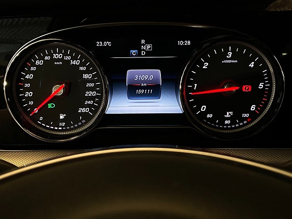 Mercedes-Benz E220 28 of 30