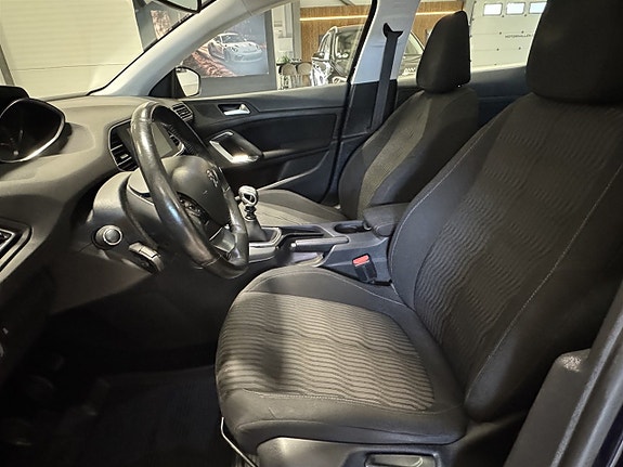Peugeot 308 5 of 9
