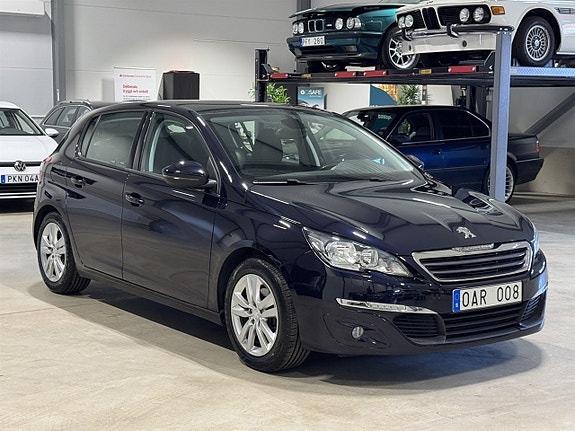 Peugeot 308 2 of 9