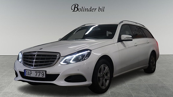 Mercedes-Benz E220 3 of 5