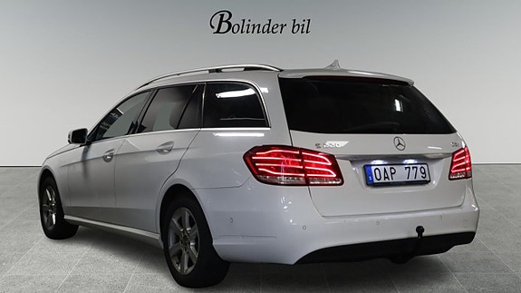 Mercedes-Benz E220 4 of 5