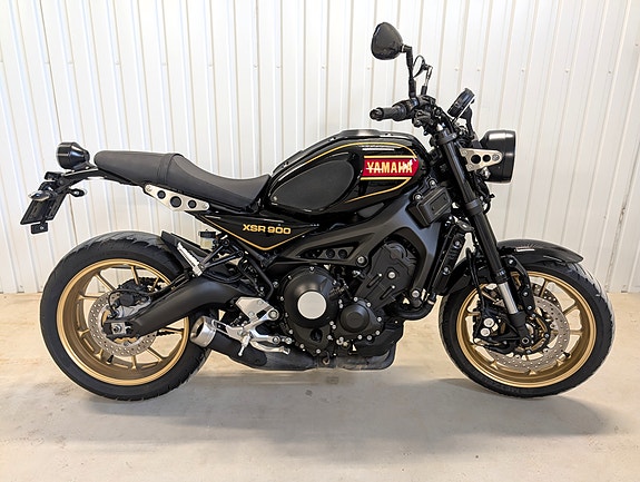 Yamaha XSR900 3 of 5