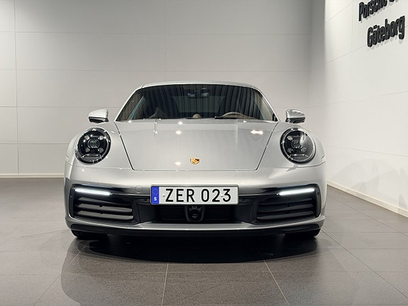 Porsche 911 Carrera S 3 of 5