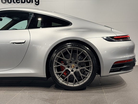 Porsche 911 Carrera S 10 of 22
