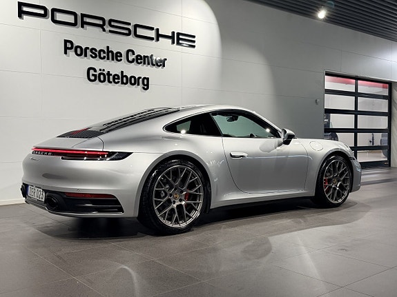 Porsche 911 Carrera S 4 of 5