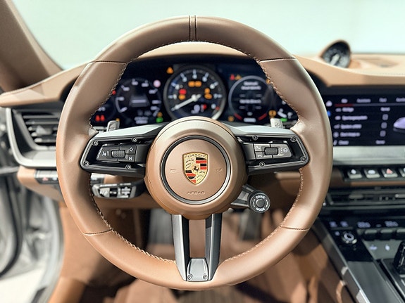 Porsche 911 Carrera S 18 of 22