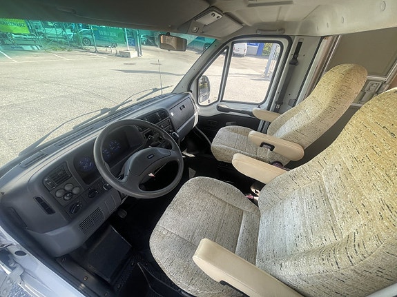 Fiat Knaus 510 2.8 idTD 122Hk B-Körkort Endast 530cm Solceller 8 of 17