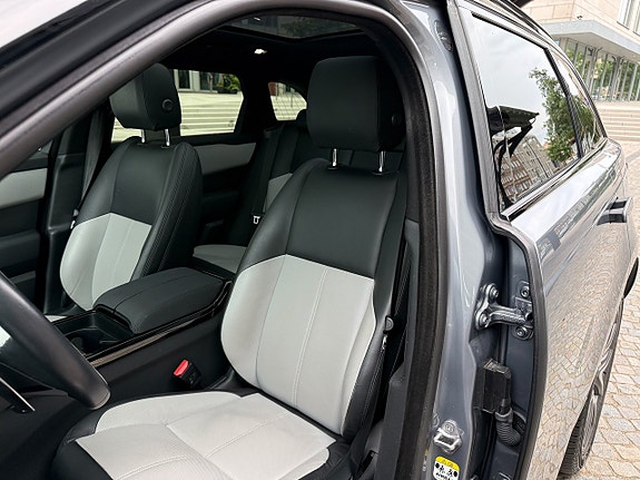 Land Rover Range Rover Velar 12 of 12