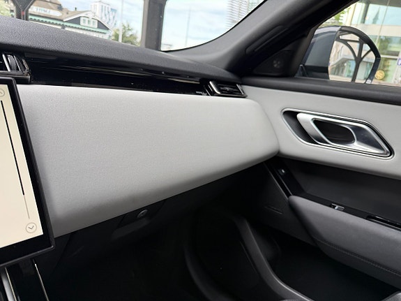 Land Rover Range Rover Velar 9 of 12