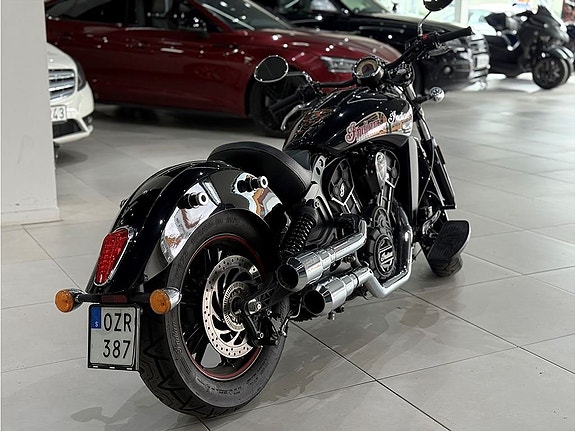 Indian Scout 1.1 V-Twin 95hk 2016 Sidoväska Vance&Hines 2 of 5
