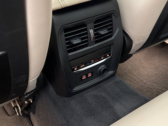 BMW 330i 26 of 30