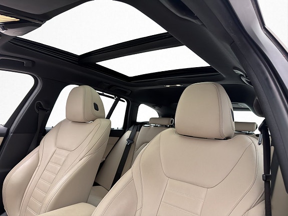 BMW 330i 12 of 30