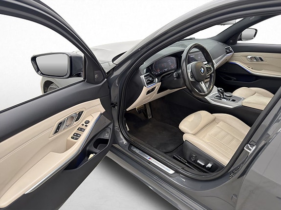 BMW 330i 10 of 30