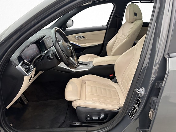 BMW 330i 11 of 30