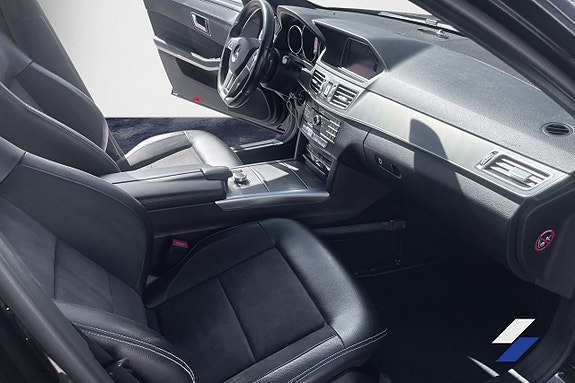 Mercedes-Benz E220 4 of 5