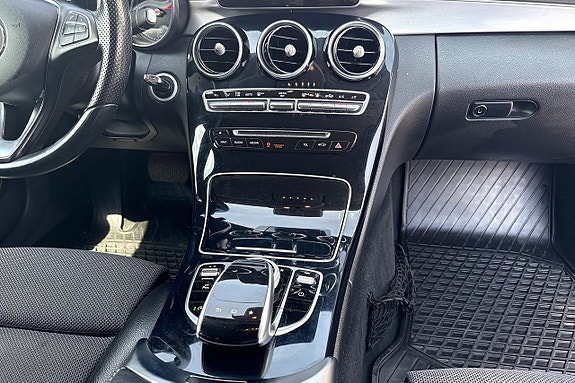 Mercedes-Benz C220 12 of 24