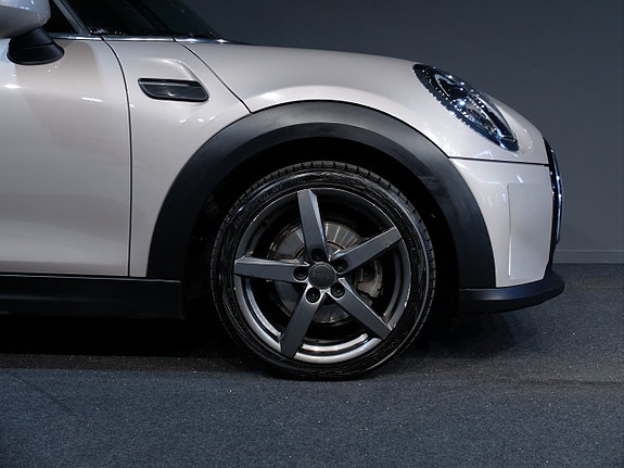 MINI Cooper 4 of 5