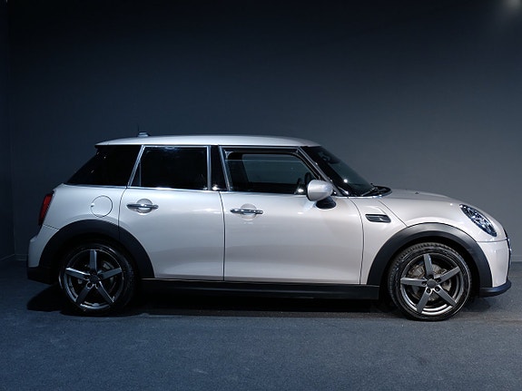 MINI Cooper 2 of 5