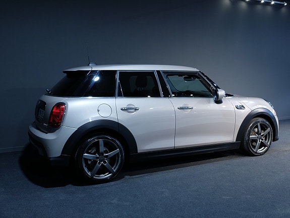 MINI Cooper 3 of 5