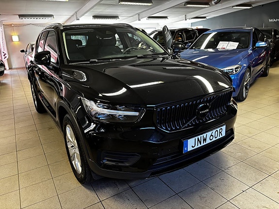 Volvo XC40 3 of 5