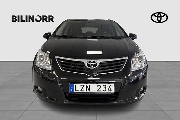 Toyota Avensis 5 of 5