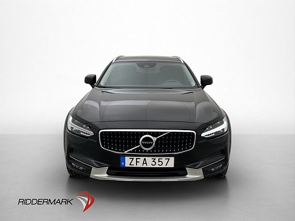 Volvo V90 Cross Country 2 of 5