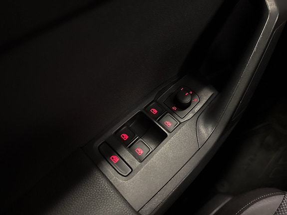 Seat Arona 24 of 27