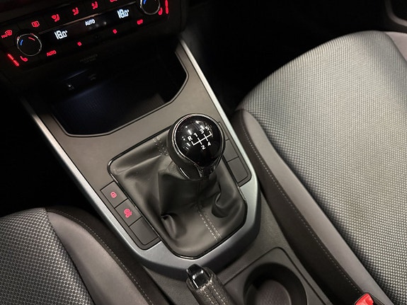 Seat Arona 23 of 27