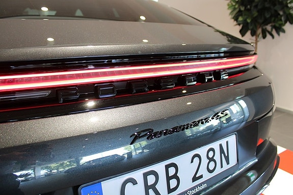 Porsche Panamera 4S 3 of 5