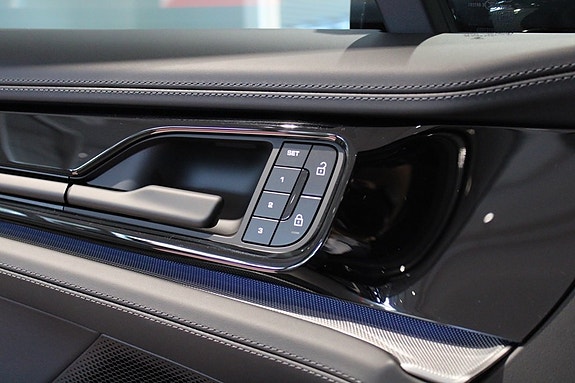 Porsche Panamera 4S 13 of 21