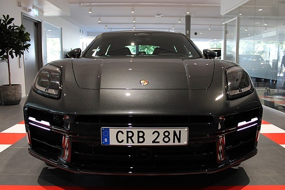 Porsche Panamera 4S 5 of 5