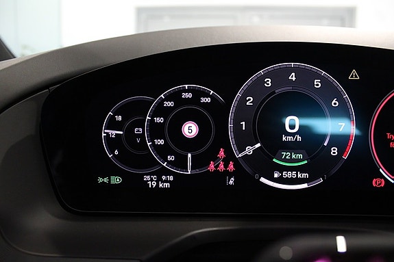 Porsche Panamera 4S 15 of 21